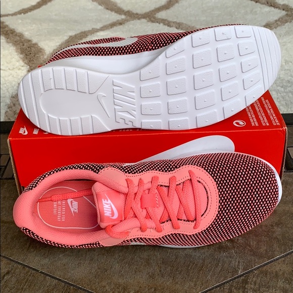 WMNS NIKE TANJUN black/white-pink gaze - Picture 3 of 16